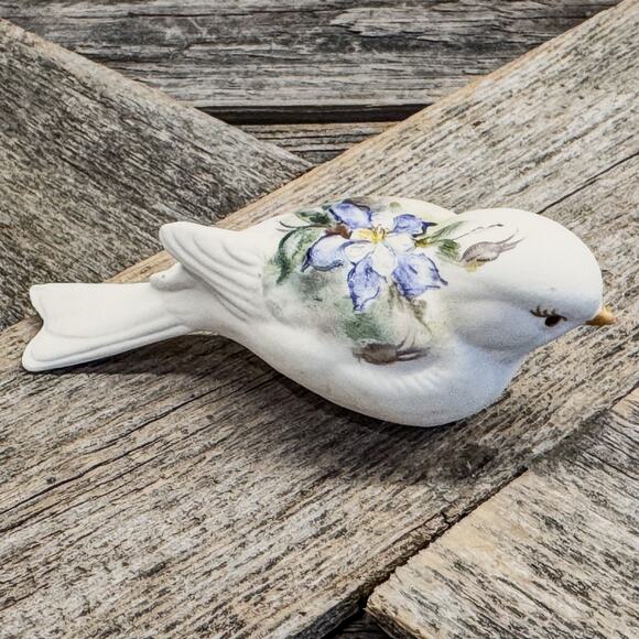 Vintage Ceramic Bisque Chickadee/Bird with HandPainted Colorado Blue Columbine - Picture 2 of 8
